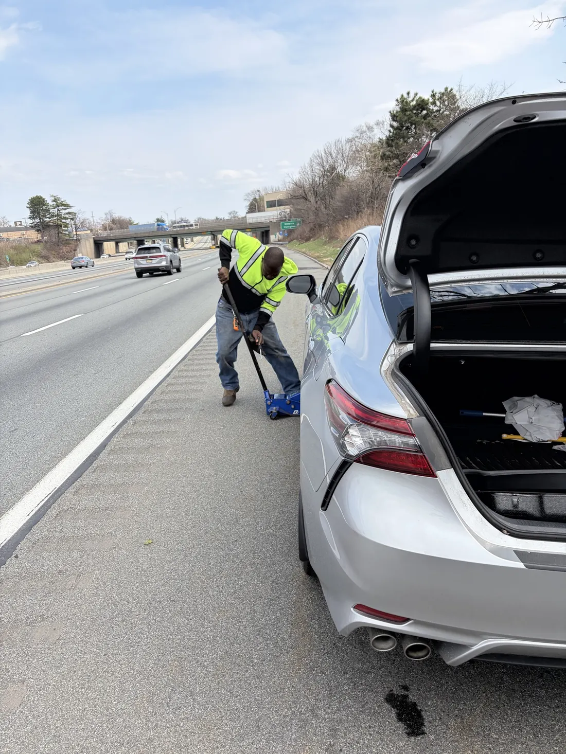 Speed Up Advence LLC technician changing a tire on the shoulder of a New Jersey highway
